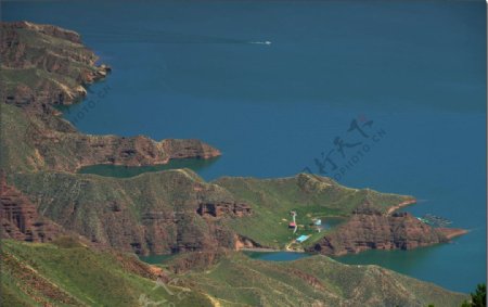 湖泊大山图片