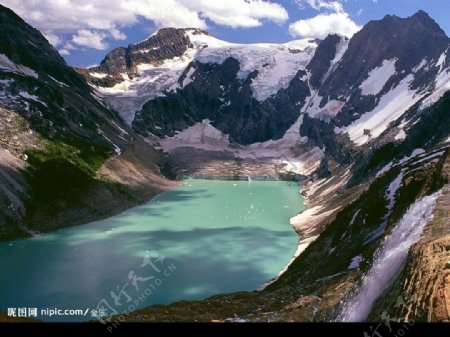 雪山绿湖图片