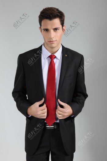 红色领带模特图片