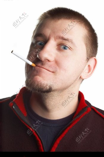 吸烟男性图片