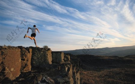 登山超越图片