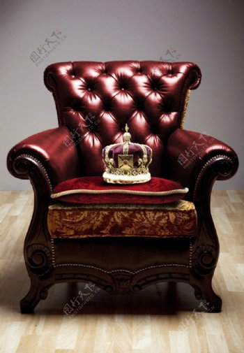 座椅上的王冠分层不精细图片