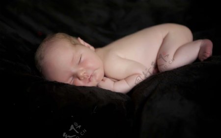 睡觉的可爱婴儿图片
