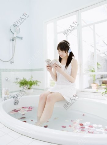 女性轻松淋浴0268