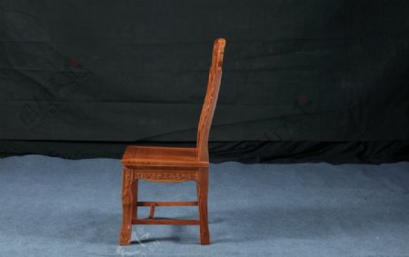 红木椅子侧面照