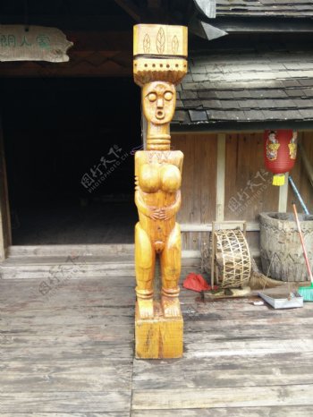 普洱女性裸体木雕