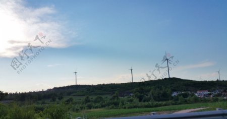蓝天风力发电塔