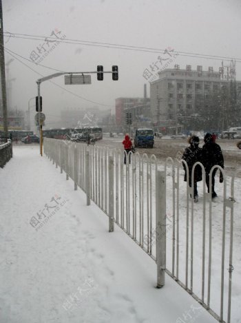 城市雪景