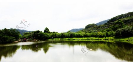 凤凰山碧水青湖