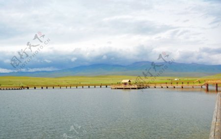 新疆天鹅湖美景大自然蓝天