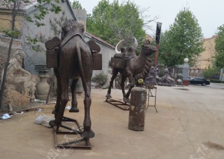 骆驼铜雕两匹