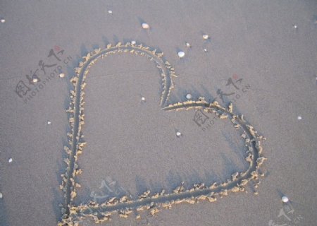 沙滩上的爱心