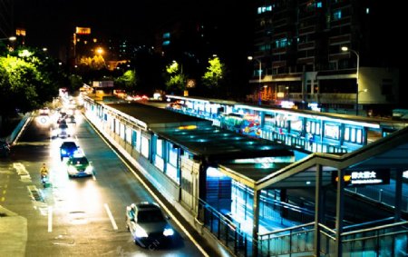 BRT公交站台夜景