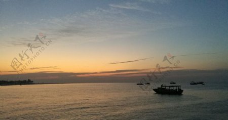 北海海边清晨照片