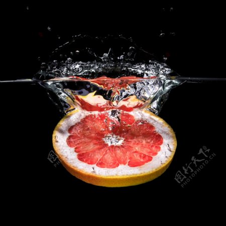 水中水果橙子切面