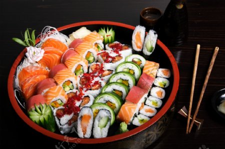 五颜六色的寿司图片