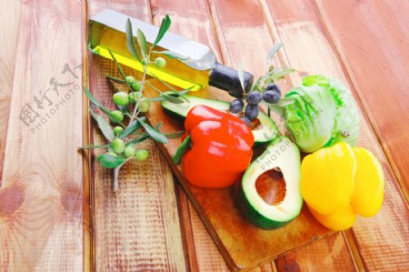 蔬菜与橄榄油图片