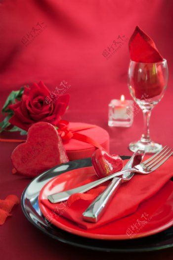 红色浪漫晚餐图片