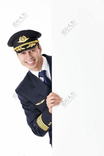 飞行员与空白广告牌图片