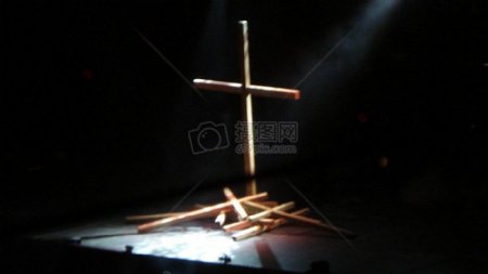 黑暗中的十字架