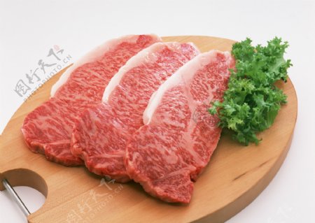 菜板上的肉图片
