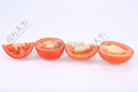 四个被切开的番茄