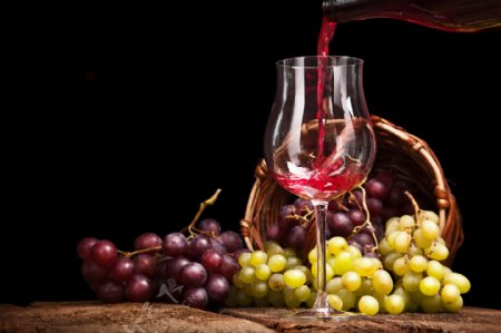葡萄红酒与葡萄水果图片