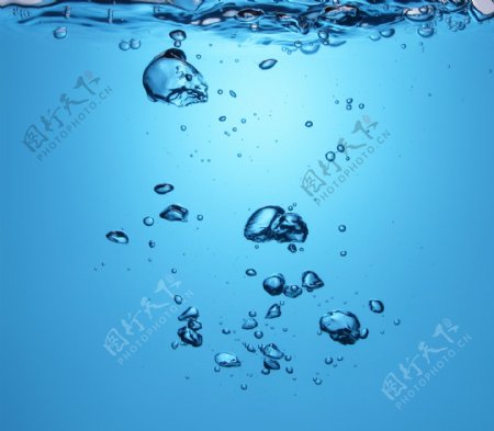 水中的水泡背景图片