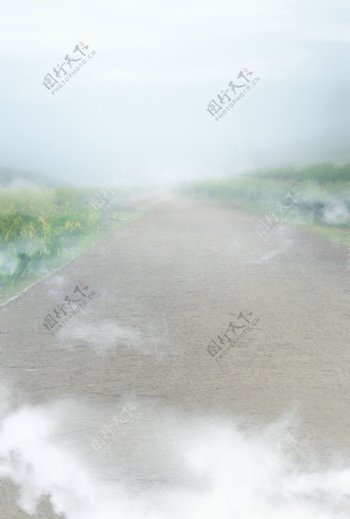被雾气笼罩的小路影楼摄影背景图片
