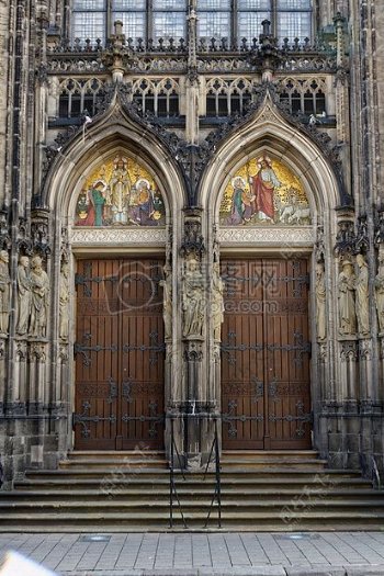 教堂的门外设计