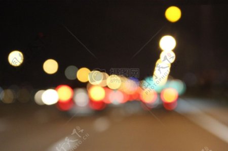 马路上的灯光