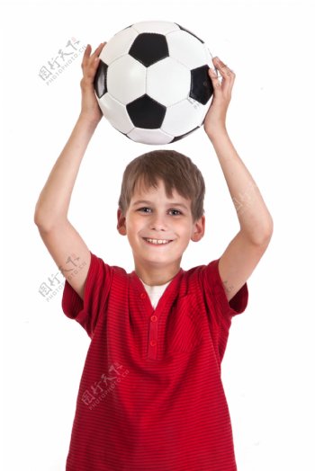 拿着足球的孩子图片