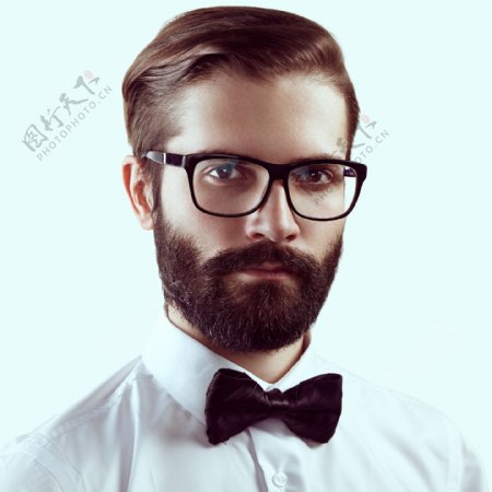 戴眼镜的外国男人图片