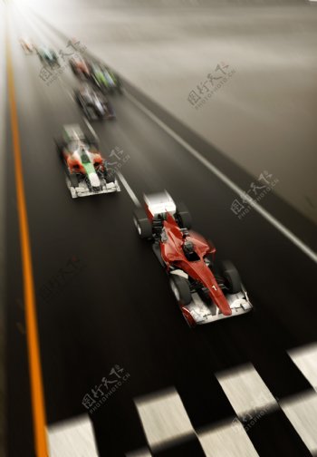 跑道上的赛车图片