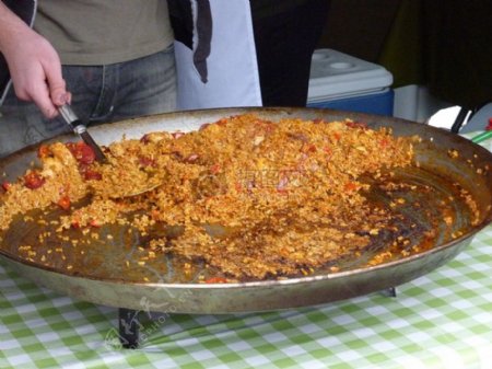 大圆锅里的食物