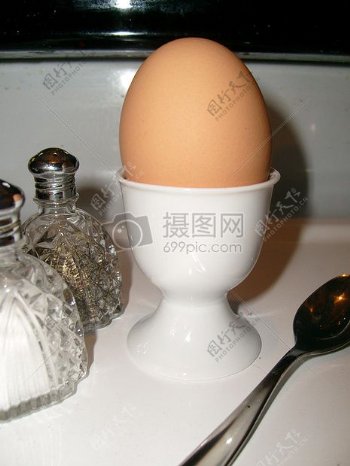 酒杯中的鸡蛋