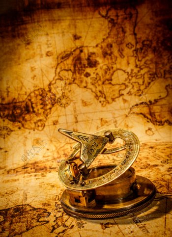 地图古老指南针图片