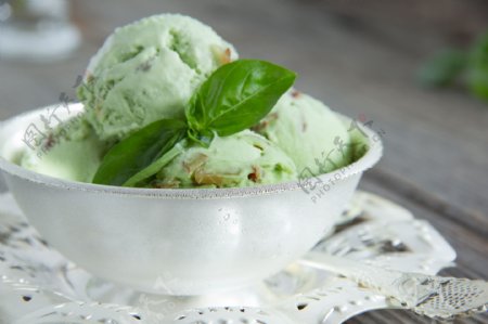 碗中的冰淇淋图片