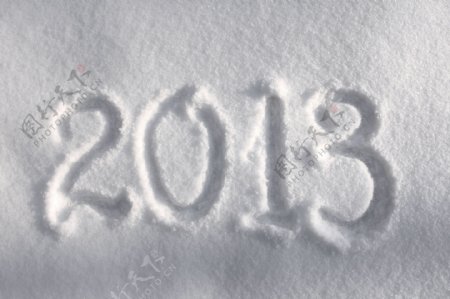 雪地上的2013图片