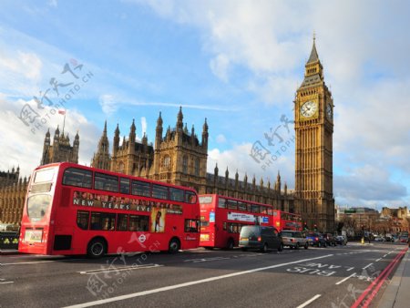 伦敦大本钟和大巴车