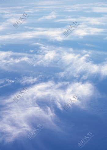 被封吹散的云层俯视图图片图片