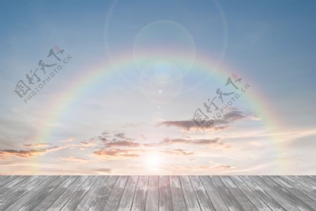 木板与彩虹风景图片