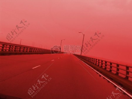 红颜色的道路