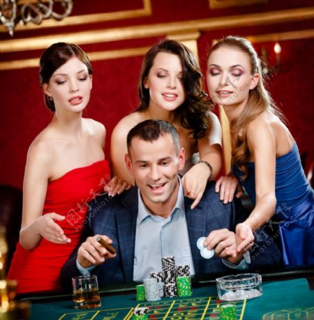 参与赌博的男人和女人图片