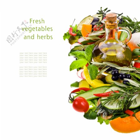 食用油与新鲜蔬菜图片