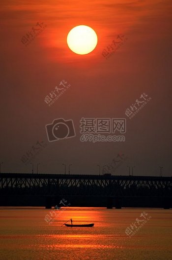 日落水太阳桥船剪影