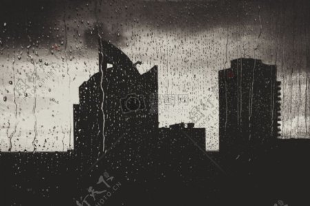 云天气黑暗中建筑物剪影多雨雨雨滴窗口滴水