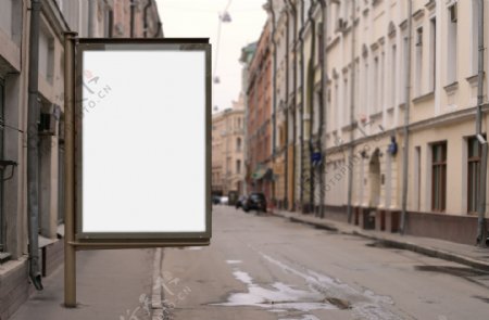 城市边的公交站广告牌图片