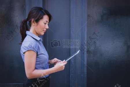 工作妇女科技iPad的平板电脑亚洲