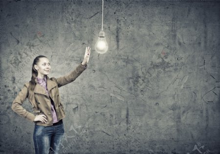 电灯泡与职业女性图片